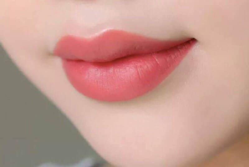 Phun môi Collagen màu đỏ rượu vang (Nguồn: Internet)