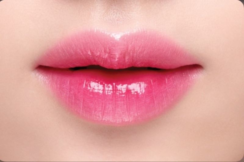 Phun môi phủ bóng collagen sử dụng công nghệ hiện đại (Nguồn: Internet)